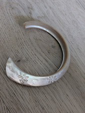 Bijoux Fantaisie Vintage - Bracelet En Nacre Gravé (Cassé)