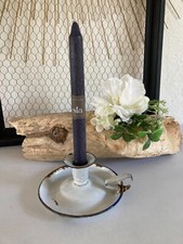 425 ⚜️ Ancien Bougeoir en Tôle Émaillée Blanc, Liseré Bleu Vintage