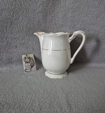 Pichet en porcelaine opaque de
