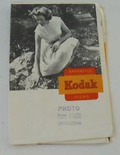 Pochette photo KODAK en boite jaune Visuel Jeune Femme en robe blanche - RIGAUD