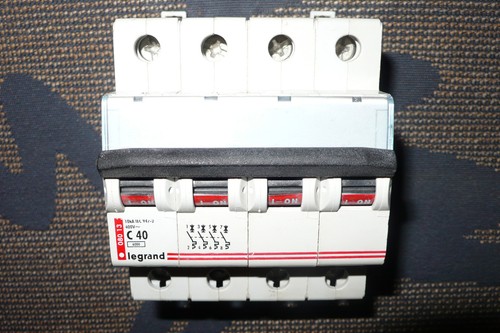 Disjoncteur tetrapolaire 40a - disjoncteur,
