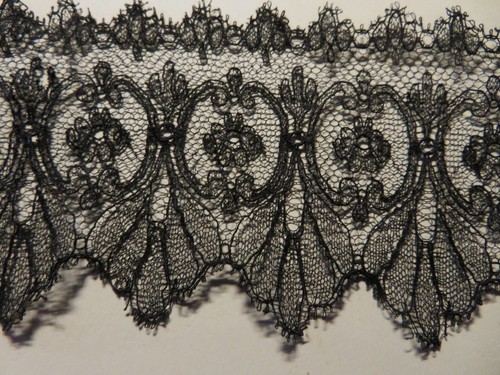 Dentelles chantilly noires - dentelles,