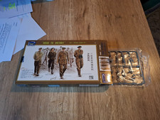 MAQUETTE PERSONNAGES 1/35e "ROAD TO VICTORY WWII BRITISH LEADER SET" NEUF