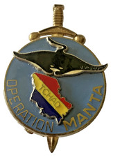 INSIGNE MILITAIRE OPEX / T.TA. : " TCHAD OPS MANTA " DELSART 1 EPINGLE DOS LISSE