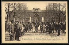 CPA Saint-Étienne, La Manufacture Nationale d´Armes, Sortie d´Ouvriers à Midi 