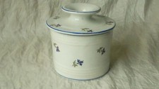 BEURRIER A EAU EN FAIENCE DECOR AU BLEUETS AU BARBEAU*