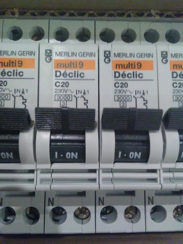 Disjoncteur declic - 2,