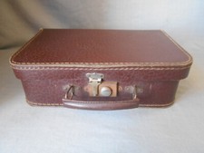 ANCIENNE VALISETTE ENFANT TOILETTE MAQUILLAGE COUTURE POUPEE