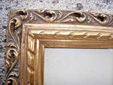 cadre ancien en bois doré à l'or 13,5 X 15,5 cm Feuil.10 X 8 cm+verre ancien