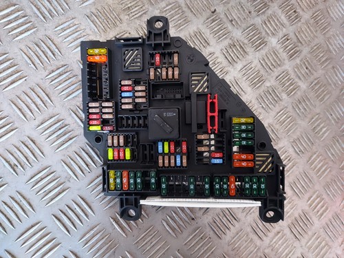 Boitier fusible bmw serie - -,