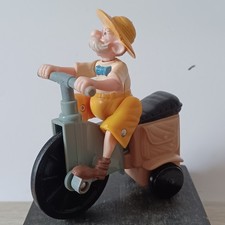 Jouet mcdonald's 1999 TARZAN - PROFESSEUR ARCHIMEDE Q.PORTER SUR TRICYCLE 