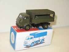 CIJ, camion saviem S7 baché 3iem version sans crochet et soldat militaire kaki K