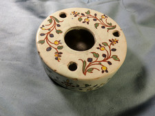 Ancien encrier en faïence de Nevers ( ou Rouen?) décor floral peint à la main .