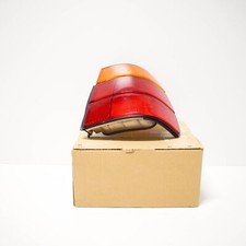 Feu arrière BMW E34 Wagon dans le panneau latéral droit 8351648 63218351648 neuf