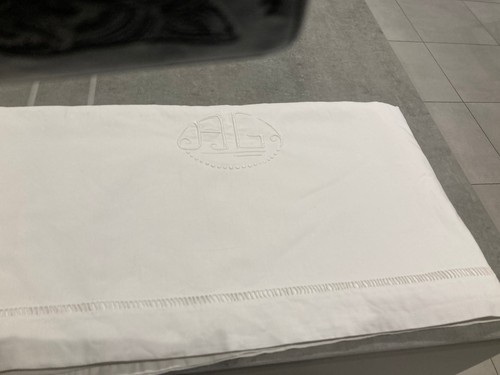 Drap blanc ancien - blanc, brodé