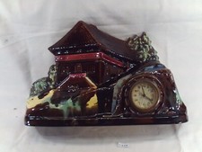 Ancienne pendule en faïence des années 1930 décor chalet de montagne (CK69)