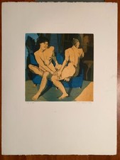 Se tenant l'une auprès