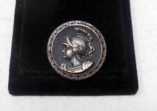 Gros Boutons anciens en métal - Décor à l'Antique - Fin XIXe début XXe siècle