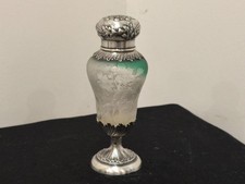 TRES JOLIE SAUPOUDREUSE ART NOUVEAU EN PATE DE VERRE DE DAUM ET ARGENT MASSIF