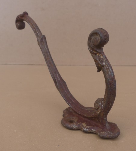 Ancienne patère fonte porte