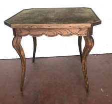 table de bridge en orme massif dessus velours ras pieds biche. XX siècle .