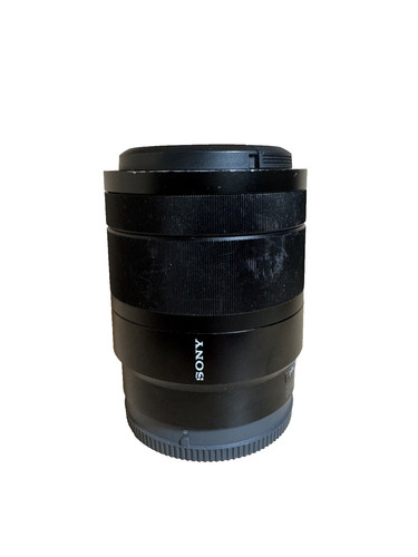 Sony 70mm 4 - 16-70mm, f/4