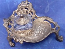 Joli encrier en laiton , de style L XV mais d'époque art nouveau vers 1900