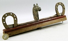  DESSUS DE JOUET ANCIEN, cheval, fer à cheval, carriole, fonte de fer et bois