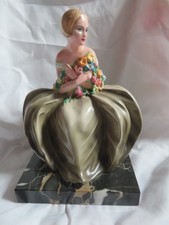 SPLENDIDE STATUE MARQUISE