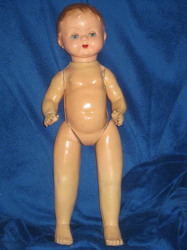 Poupée ancienne plâtre ou - en,
