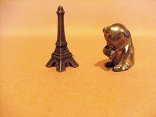 2 petites figurines metal pour deco type etagere /maison bois: chat -tour eiffel