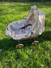 Ancien landeau de poupée en osier parure Sarah Kay jouet ancien