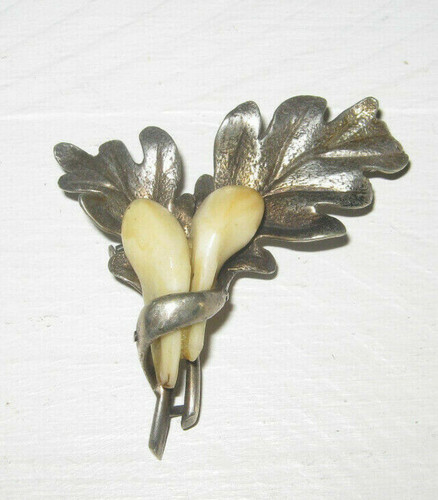 Ancienne broche trophée