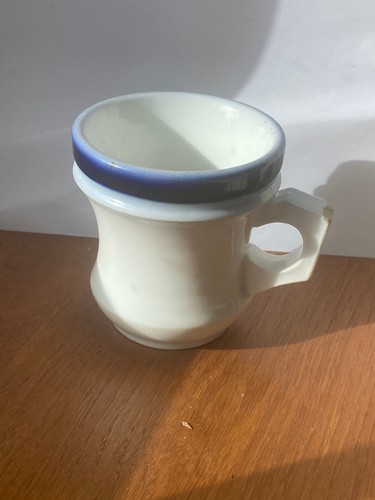 Tasse épaisse ancienne - , en