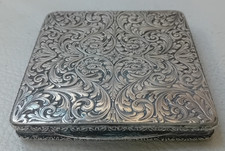 Tabatière Ciselée En Argent