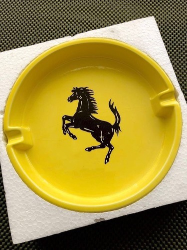 Cendrier ferrari jaune - cendrier,