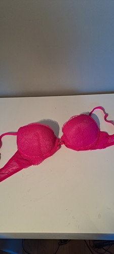 Soutien gorge rose dentelle - en,