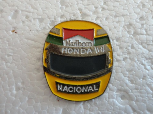 Pin auto casque ayrton - pin's,
