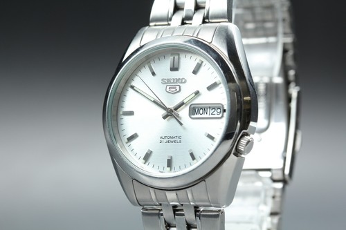 Presque comme neuve montre - [presque, neuve]