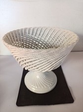 Ancienne coupe à fruits tressée en faïence