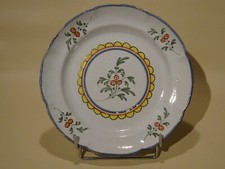 Ancienne assiette en faïence décor floral