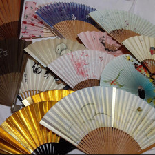 Assortiment d'éventails à main japonais - lot de 14 ventilateurs en papier...