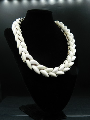 Collier de perles - de,