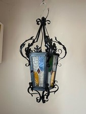Lanterne, vitraux, fer forgé