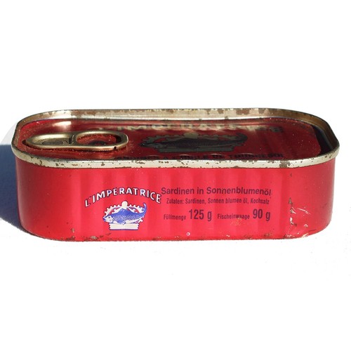 Ancienne boîte pleine - , /