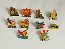 Lot de 10 pin's Volvic