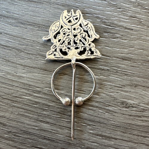 Petite fibule ancienne - ,