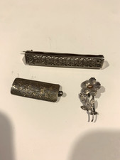 Lot de DEUX Broches et UNE