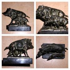 ANCIEN REGULE SUR MARBRE- UN  SANGLIER AVEC SON PETIT  