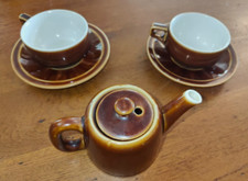 Lot bistrot de 2 tasses et théière vintage. En céramique sans marque.